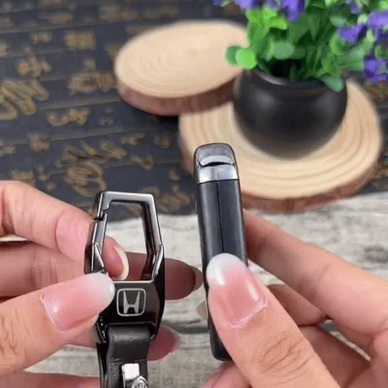 Luxury Leather Car Keychain with Heavy-Duty Quick-Release Metal Clip